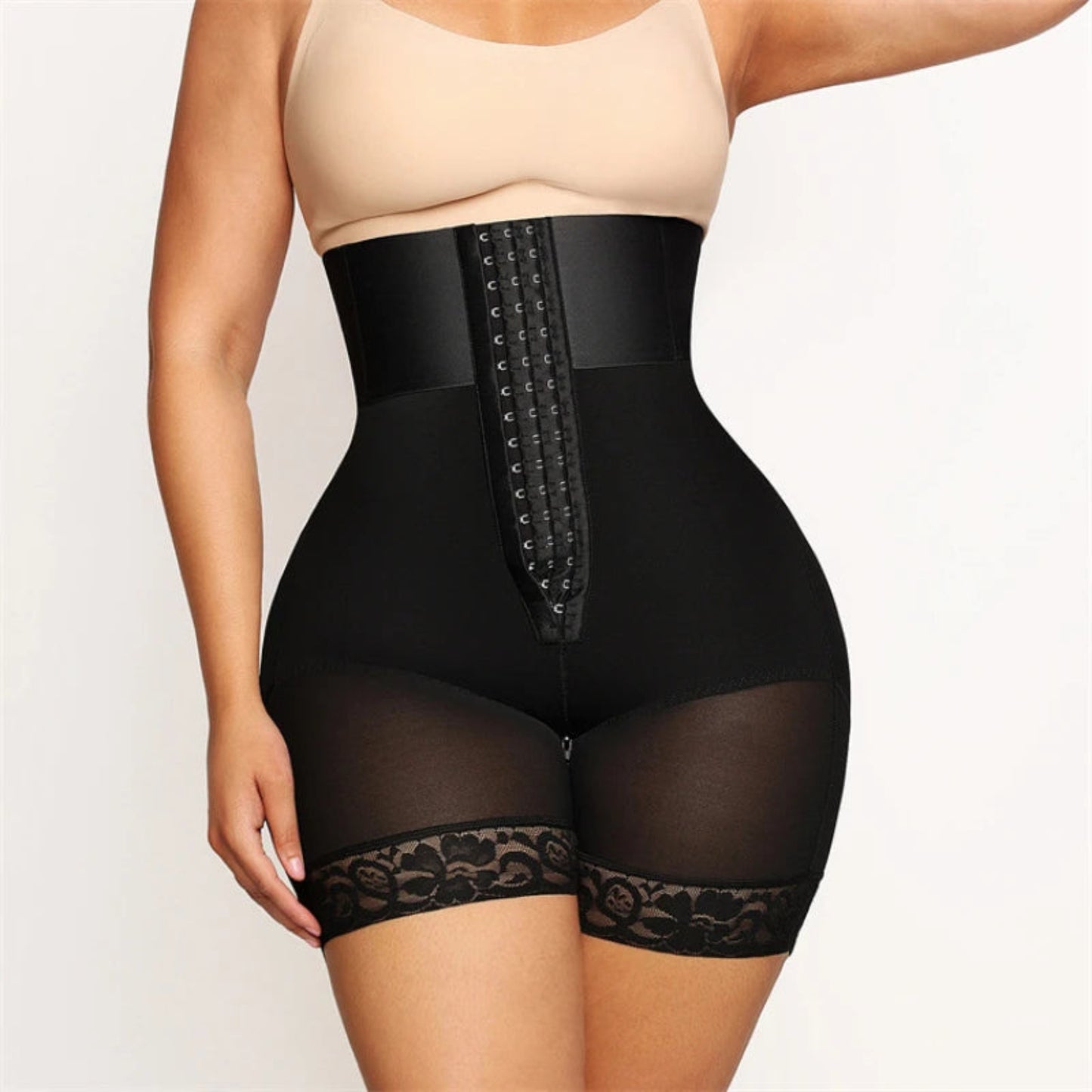 Short Gainant Taille Haute – Ceinture à Crochets Ajustable | Curvia
