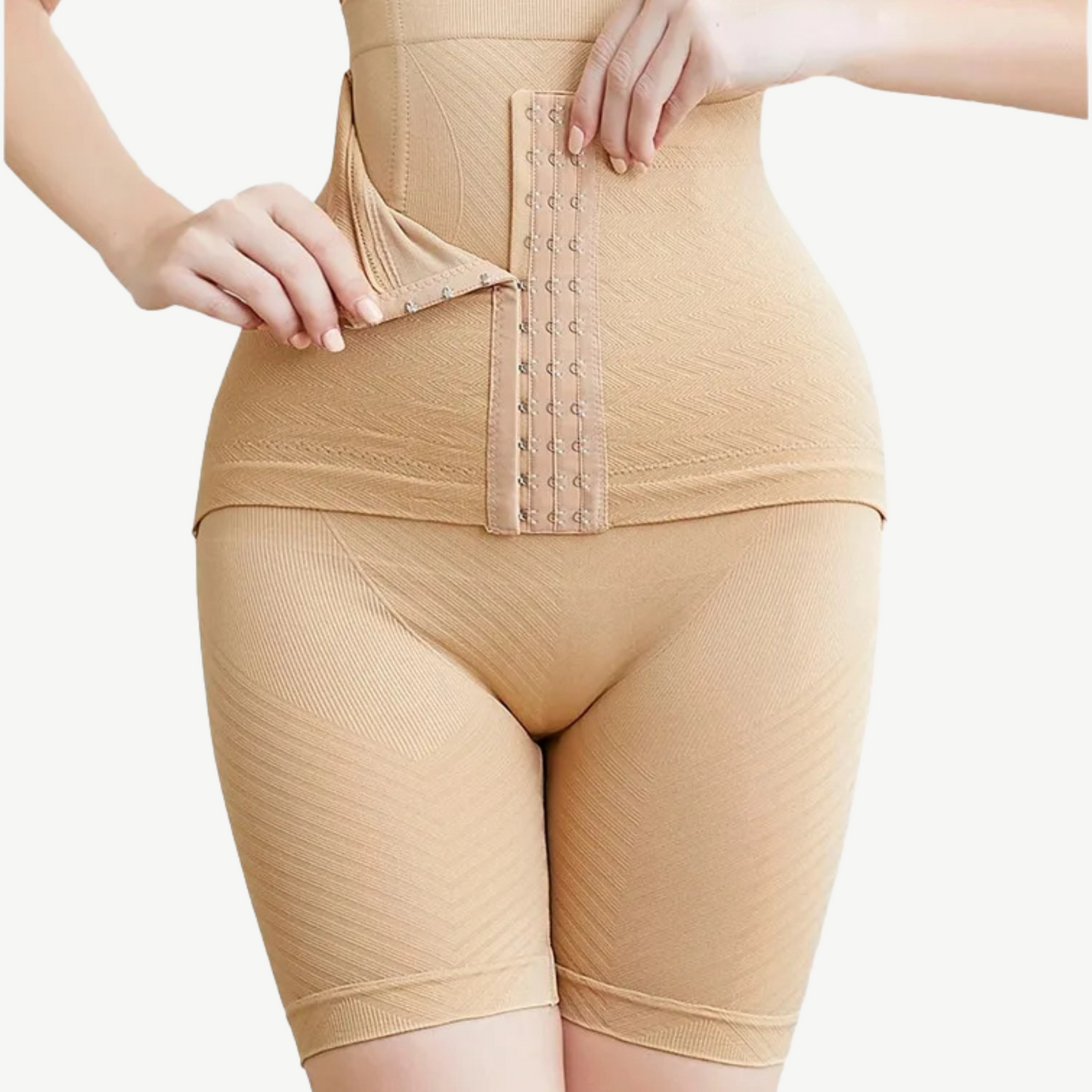 Short Gainant Taille Haute avec Ceinture Réglable | Curvia